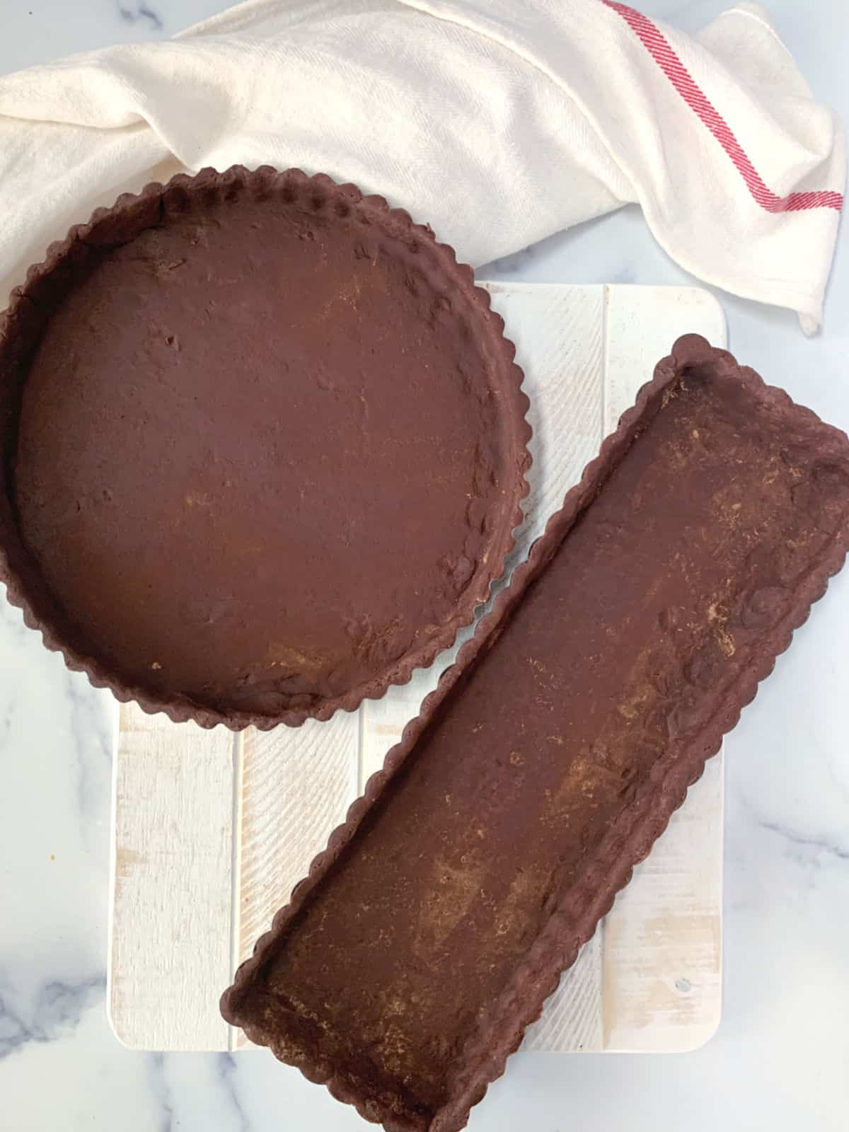 A round and a rectangle chocolate tart crust.