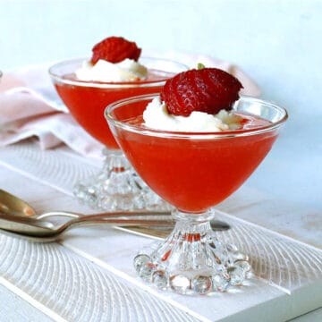 Strawberry gelee dessert cupss.
