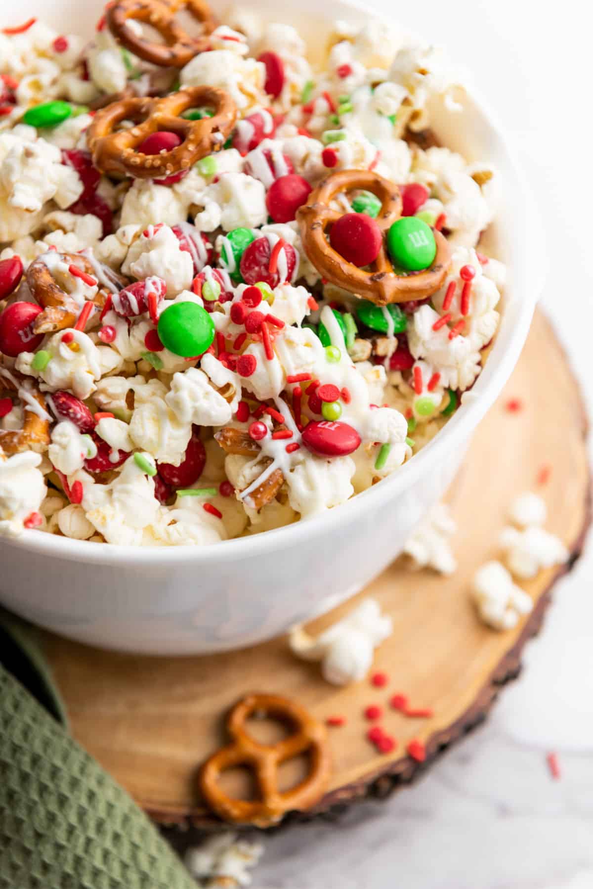 Popcorn recipes sweet with candies and chocolate.